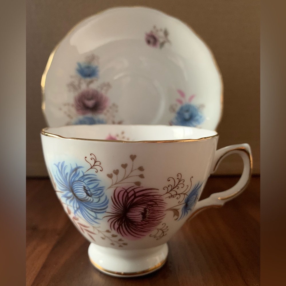 Vintage Royal Vale Teacup and Saucer Set - Made in England 🏴󠁧󠁢󠁥󠁮󠁧󠁿